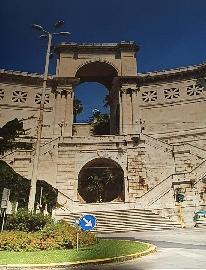 Piazza Martiri Rooms カリアリ エクステリア 写真